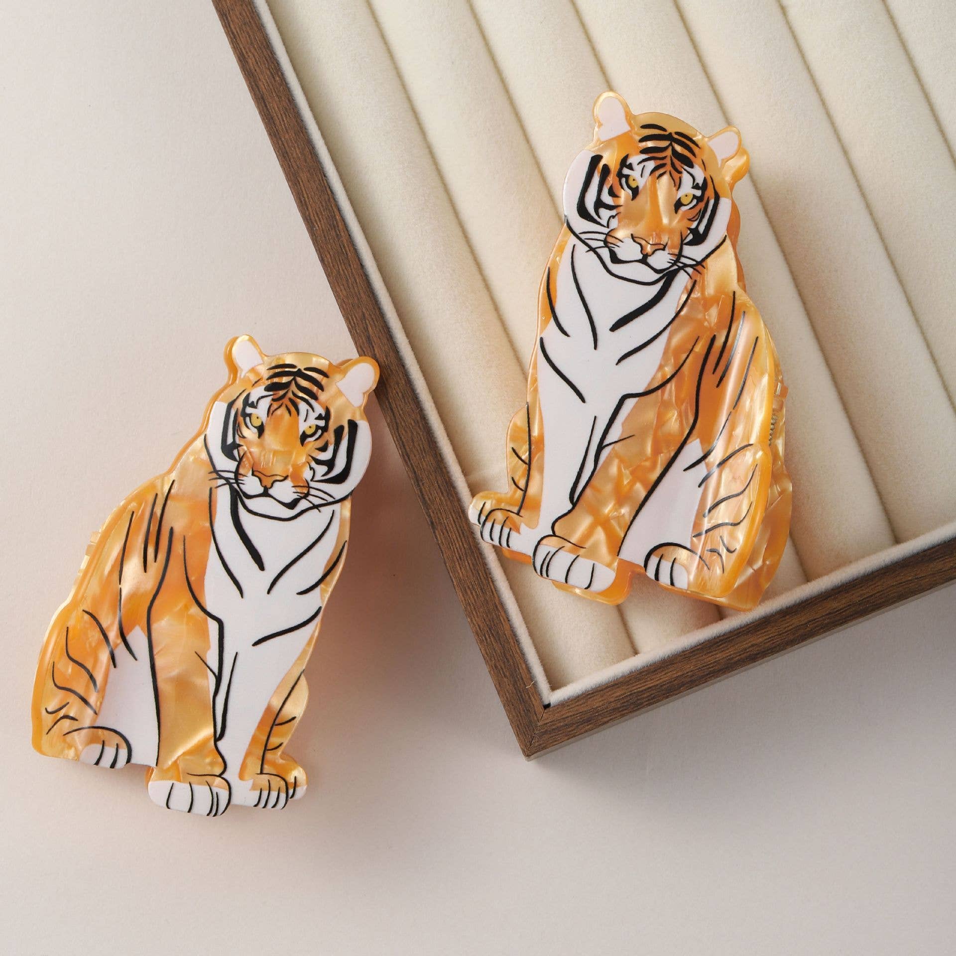 Sitting Tiger Design Animal Acetate Hair Claw Clip
