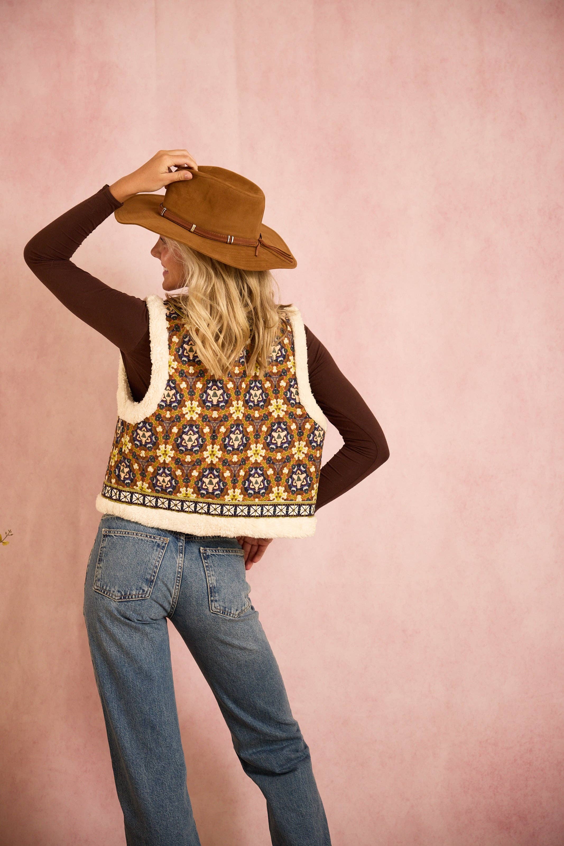 The Willow Sherpa Reversible Vest - Chestnut Swirl