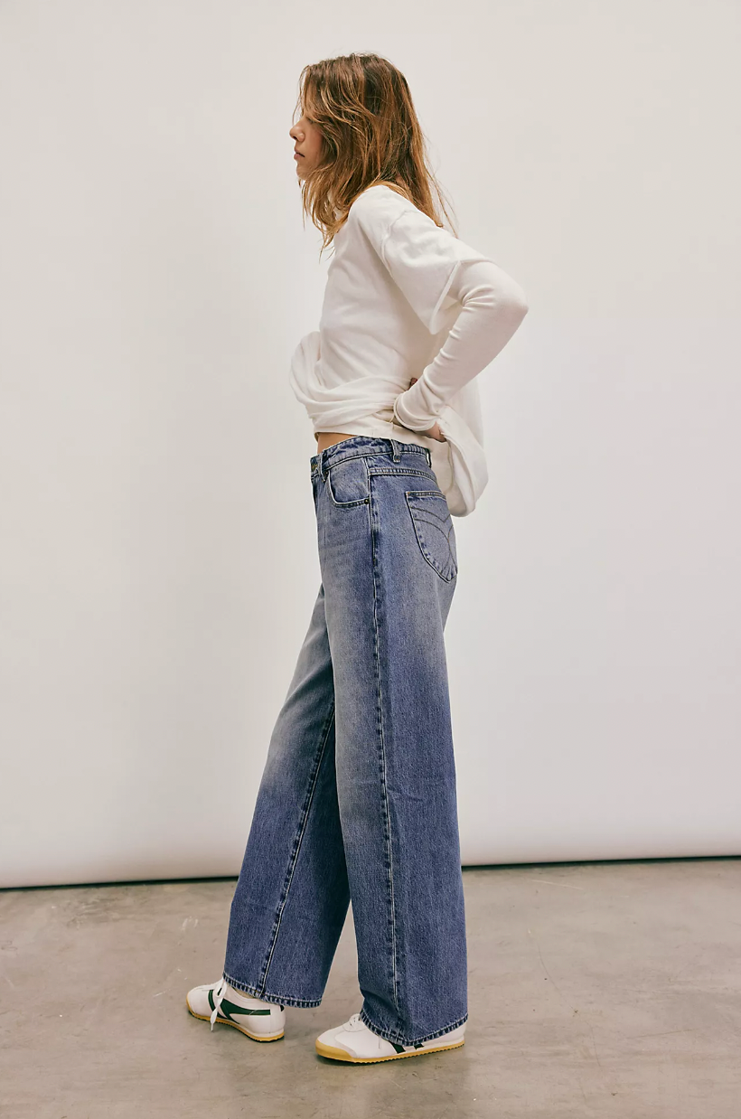 Rolla's Kate Baggy Straight Jeans In Real Worn