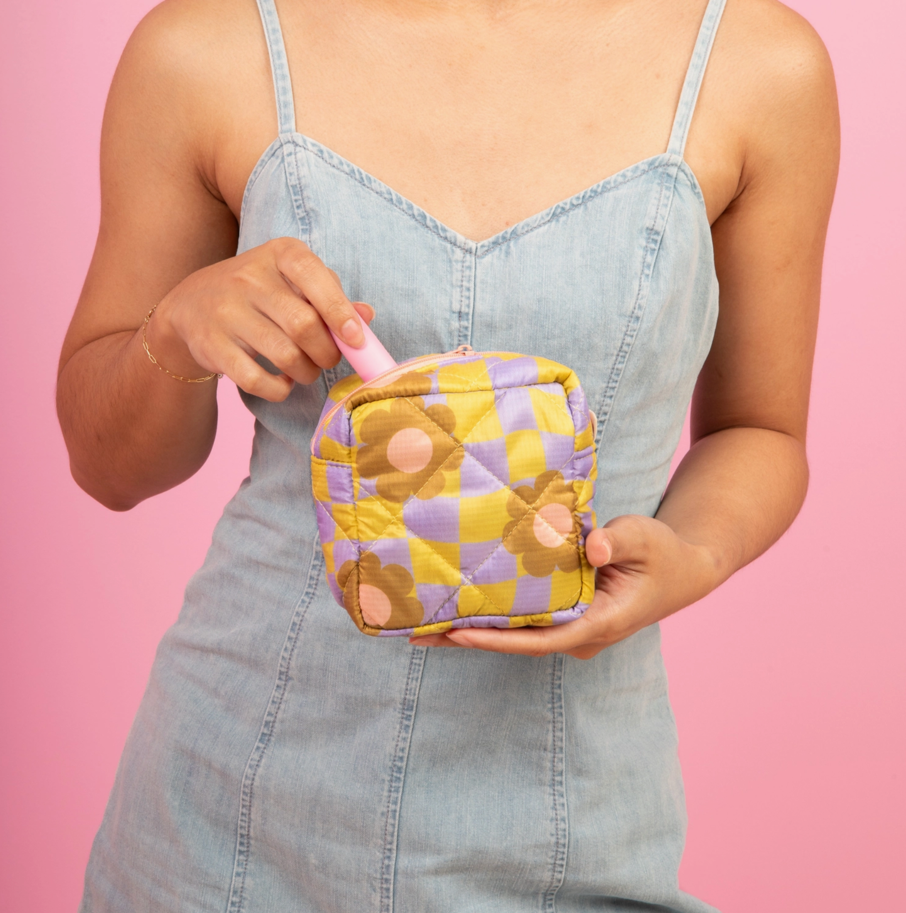 Cool Funky Daisy Puffy Mod Pouch