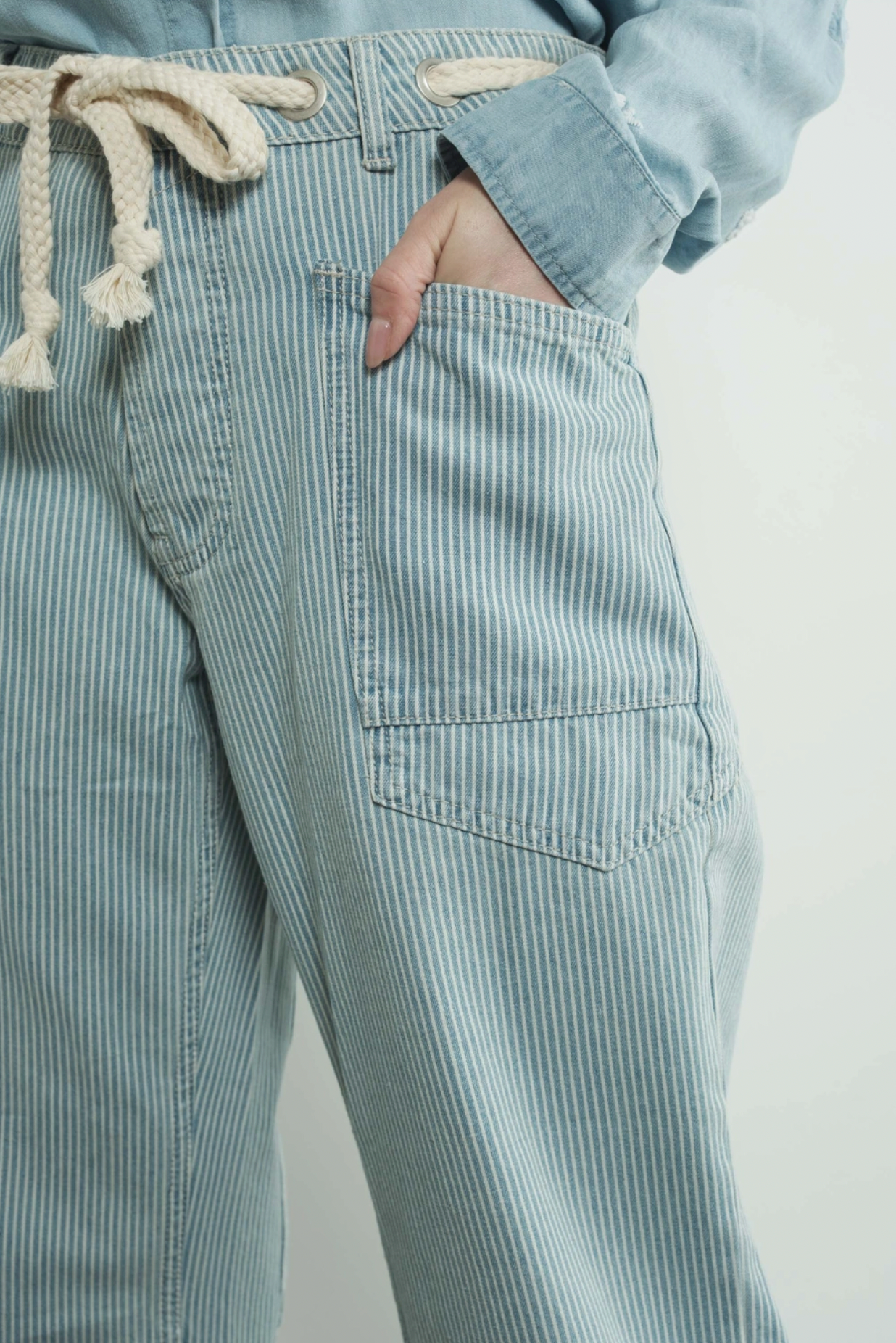 Barrel Denim Pants With Eyelet Waist In Striped Denim
