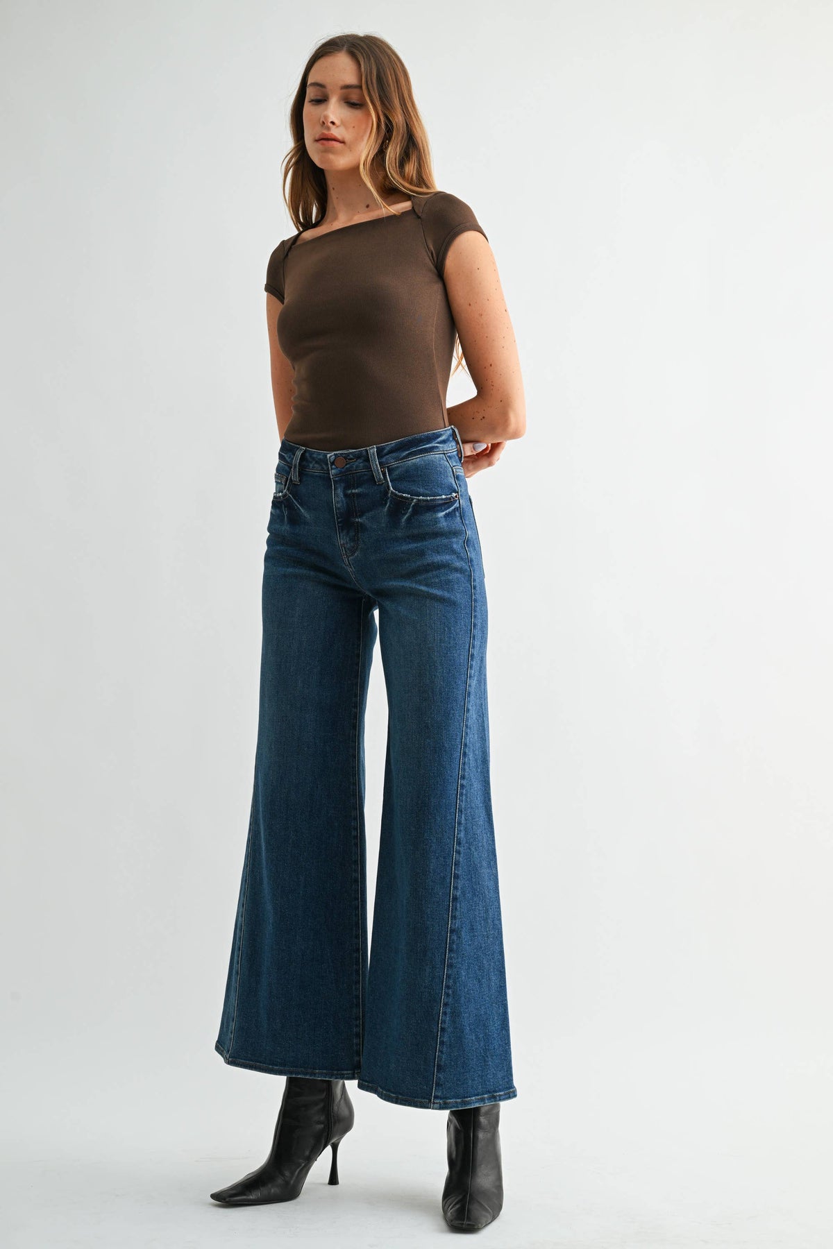 MEDIUM SUPER WIDE LEG JEANS WITH TWISTED SIDE SEAM