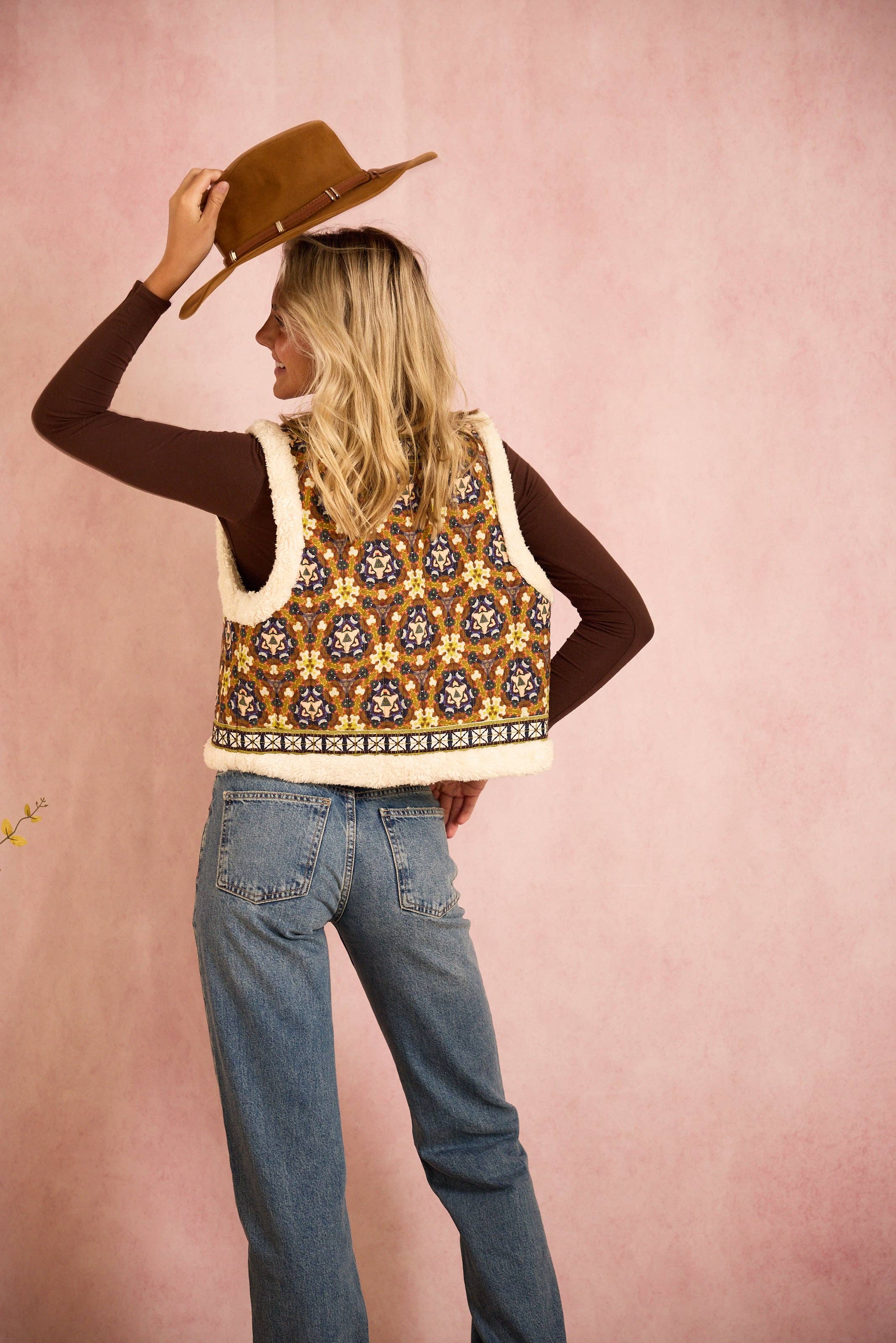 The Willow Sherpa Reversible Vest - Chestnut Swirl