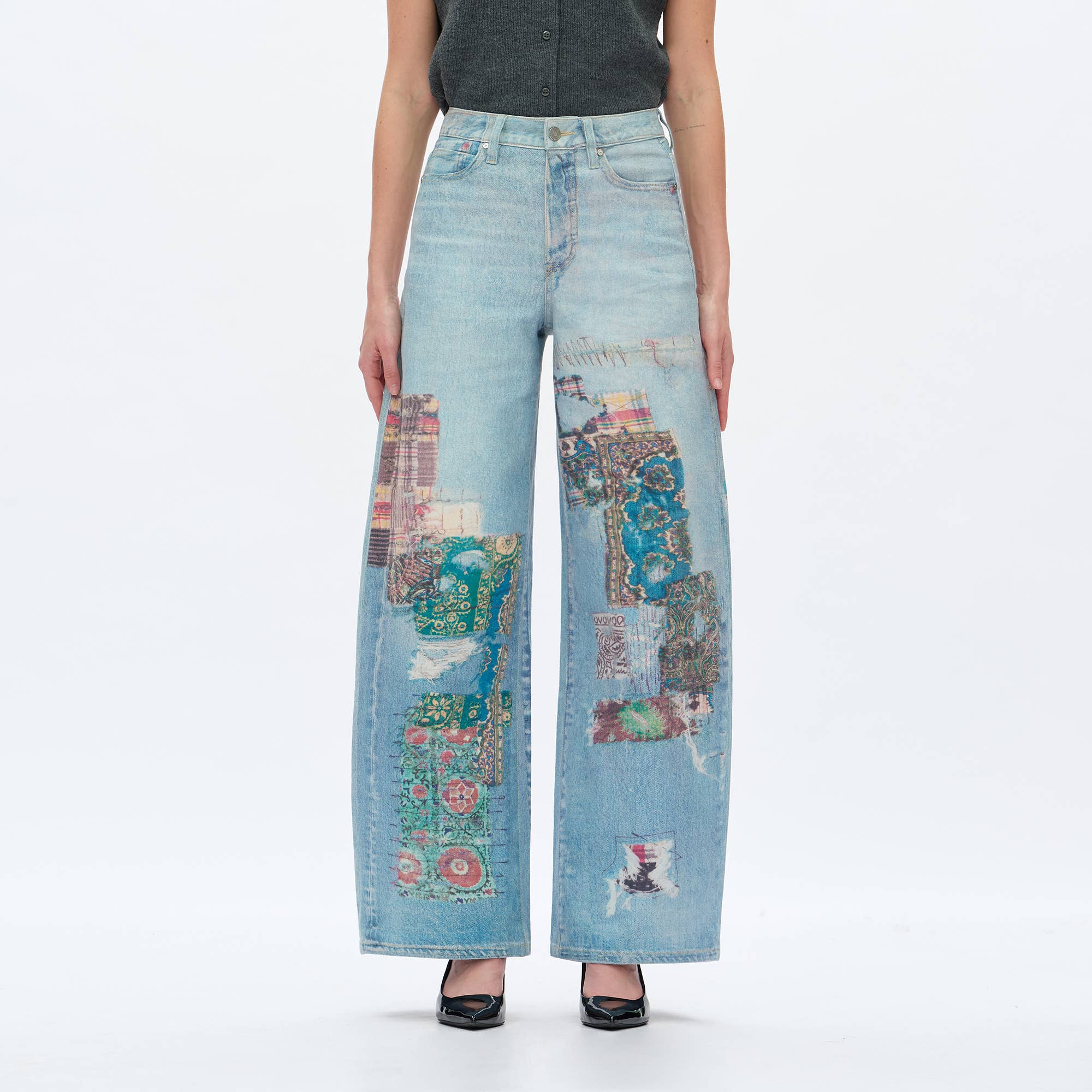 Wearing BAYEAS Light Blue Patch Pattern High-Rise Barrel Jeans, a person pairs the comfort stretch denim with a dark sleeveless top and black pointed-toe heels, standing against a plain white background.