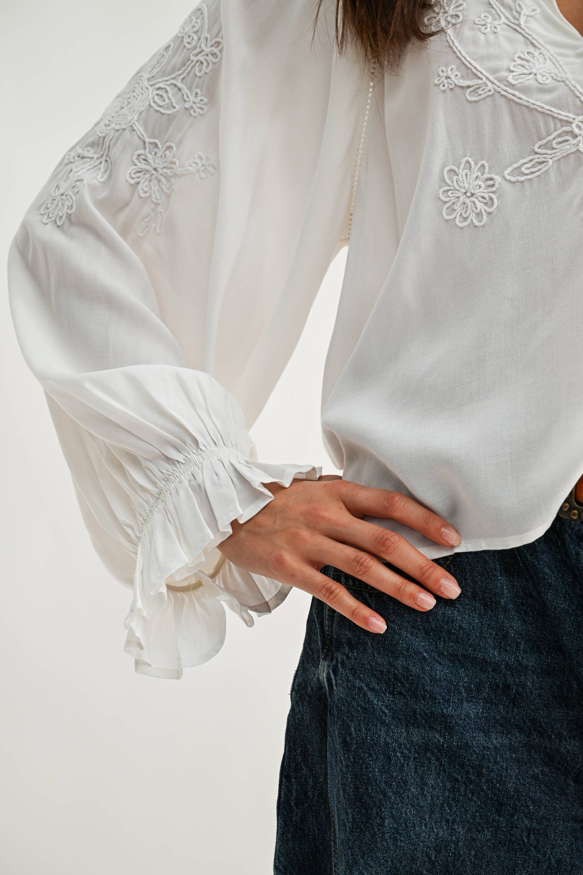 CMT26709 Boho-Chic Embroidered White Peasant Blouse