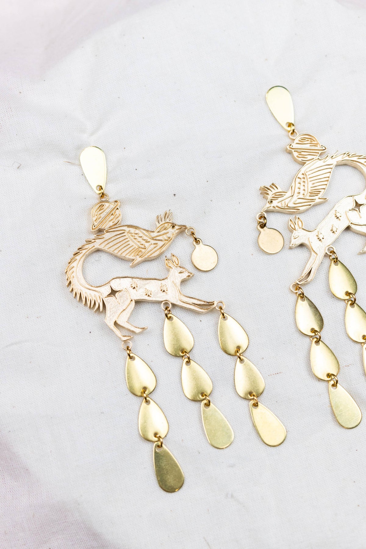 Quilinx gold tone bird earrings with long teardrop charms