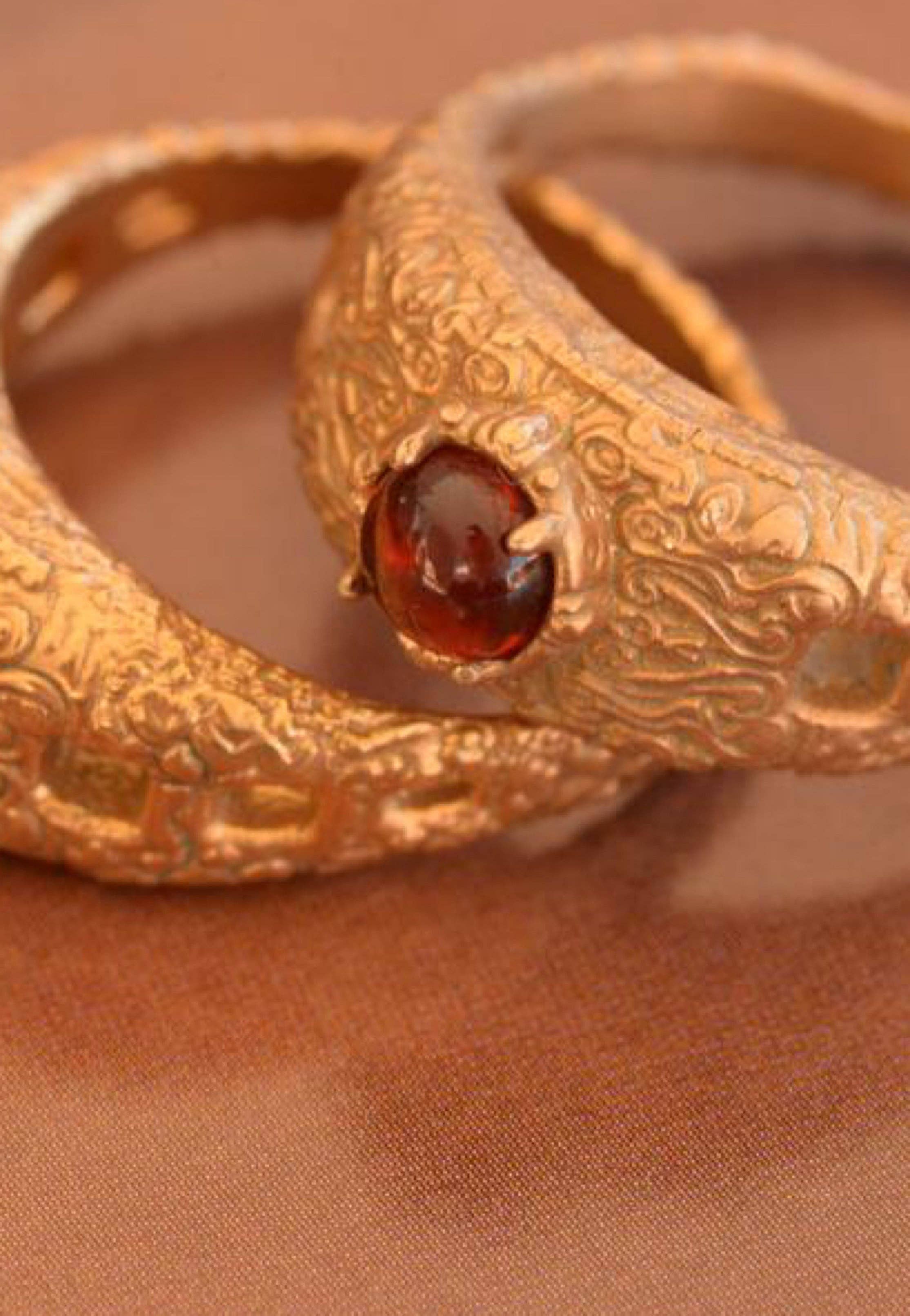 The Queen Ring
