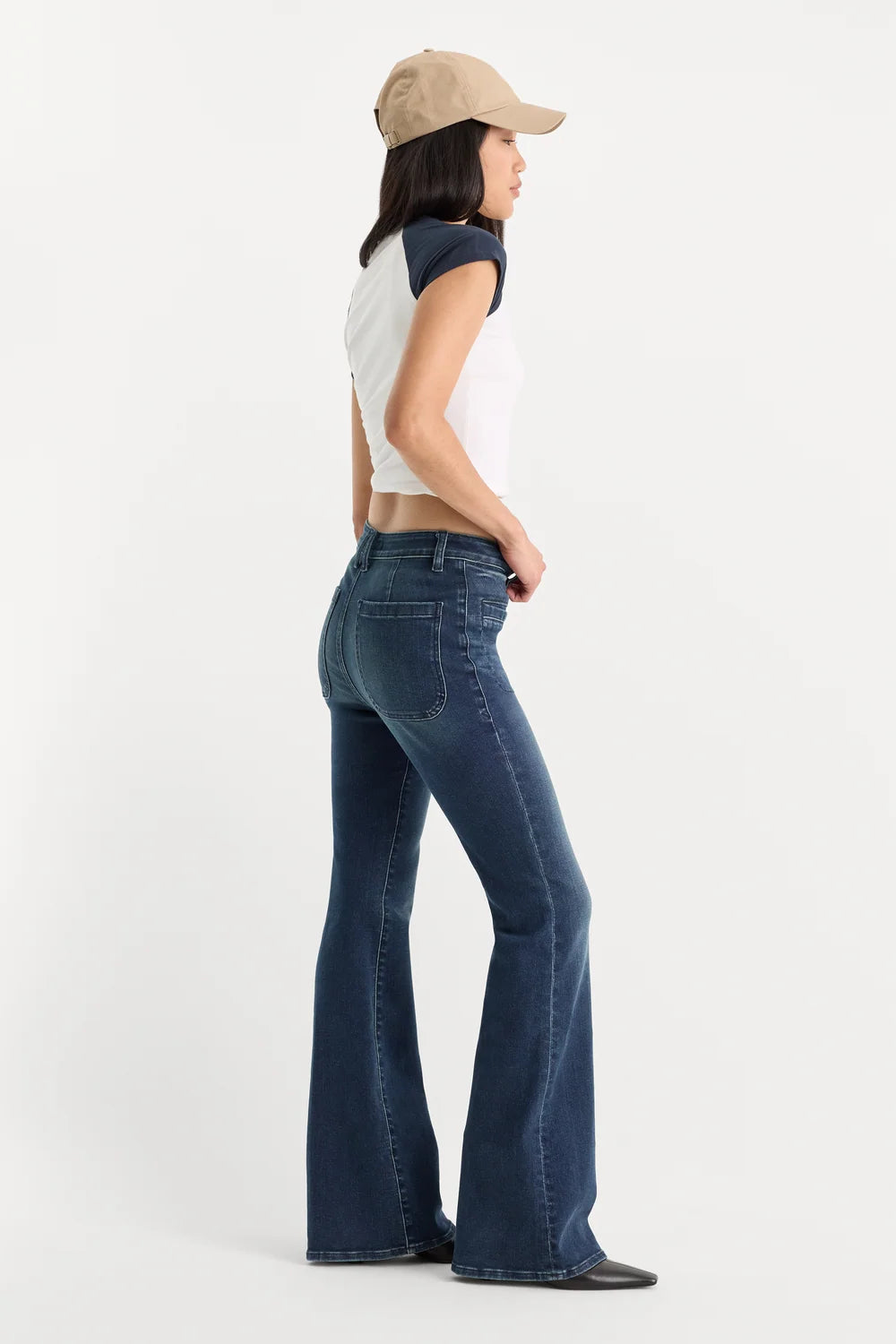 Soft Tech Welt Pocket Good Legs Flare Lyrical - Jeans by Good American