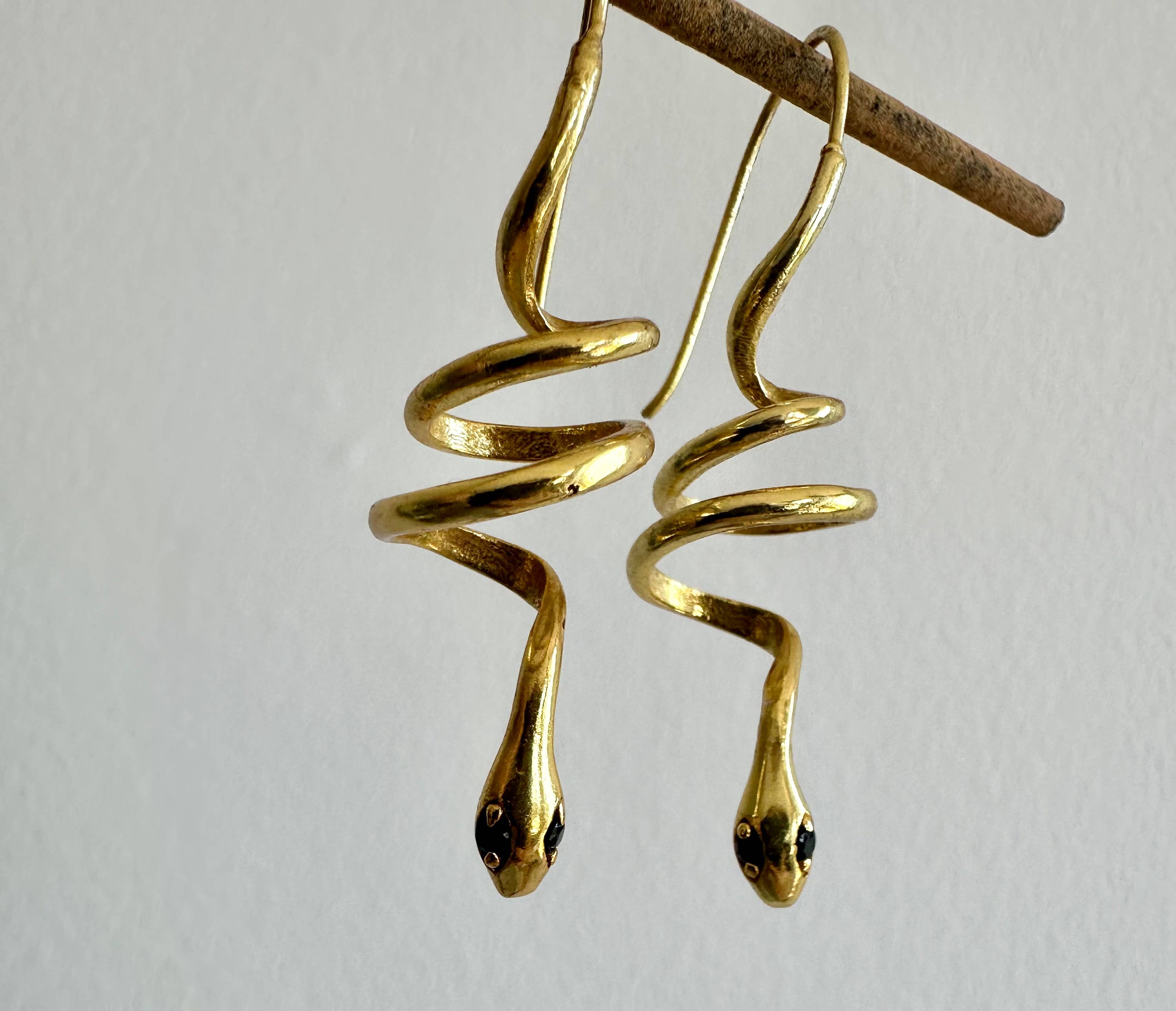 Black Zircon Eyes | Gold Snake Hoop Earrings