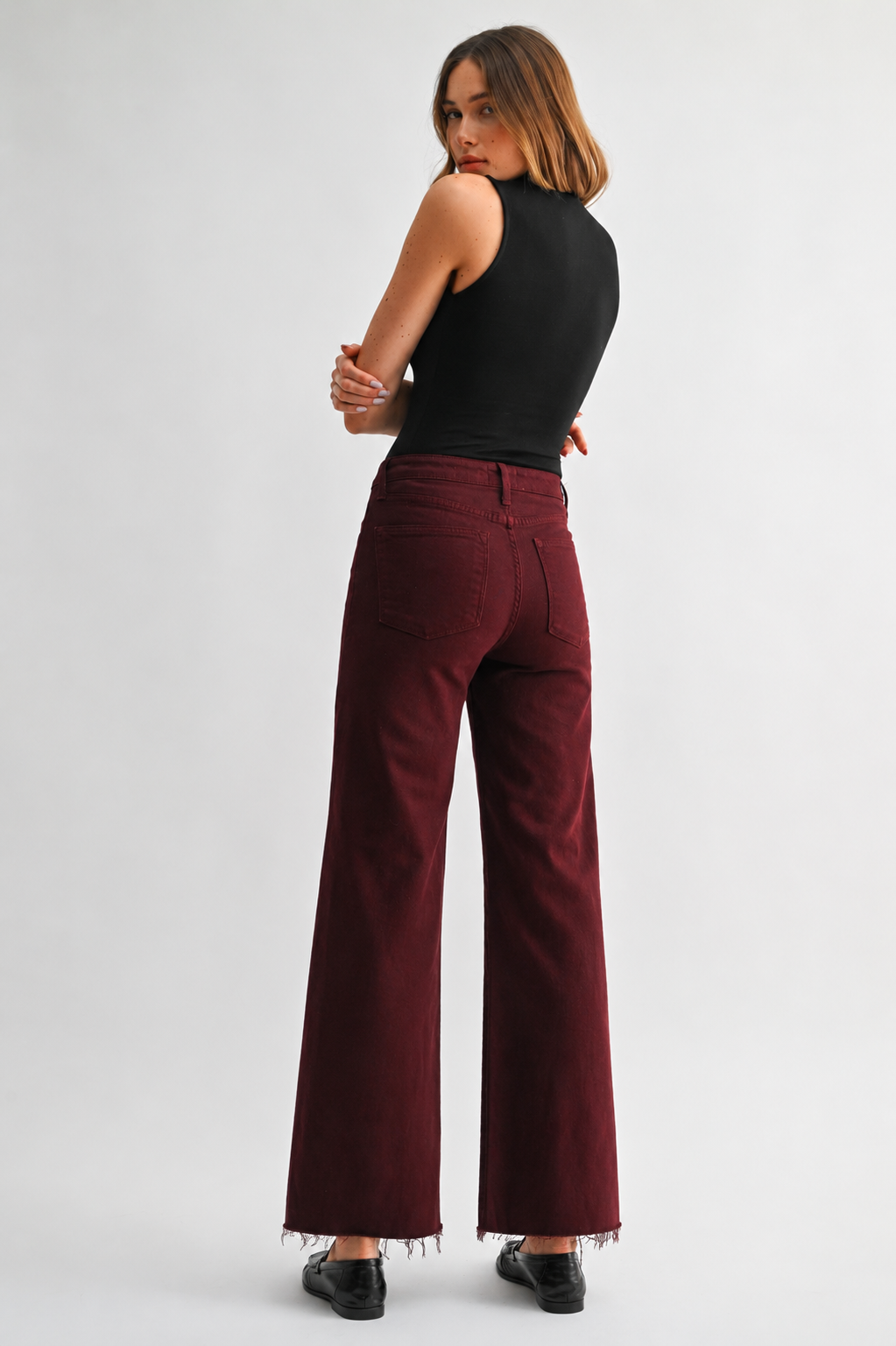 LP282-BKC BLACK CHERRY PAOLA A LINE WIDE SCISSOR CUT