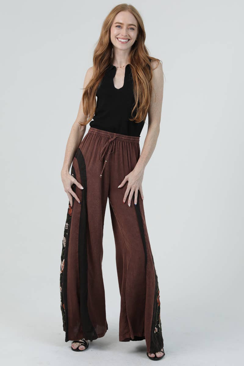 B3823-EMB DRAWSTRING PANT WITH EMBROIDERY DOWN SIDE