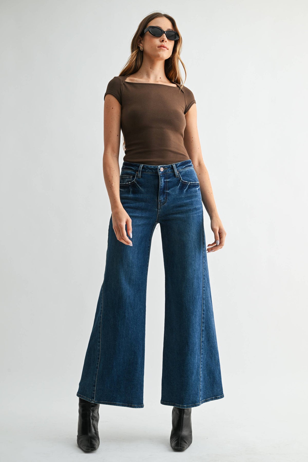 MEDIUM SUPER WIDE LEG JEANS WITH TWISTED SIDE SEAM
