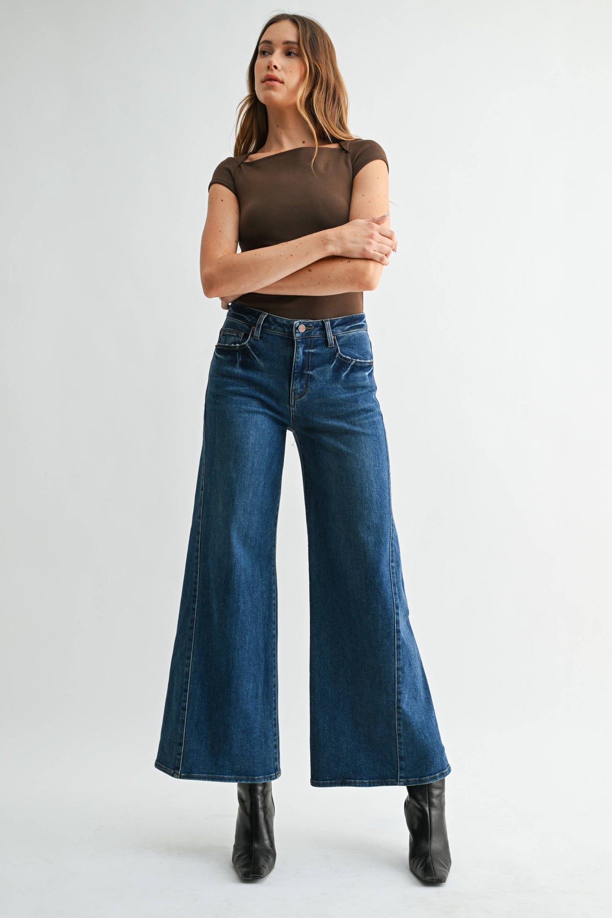 MEDIUM SUPER WIDE LEG JEANS WITH TWISTED SIDE SEAM
