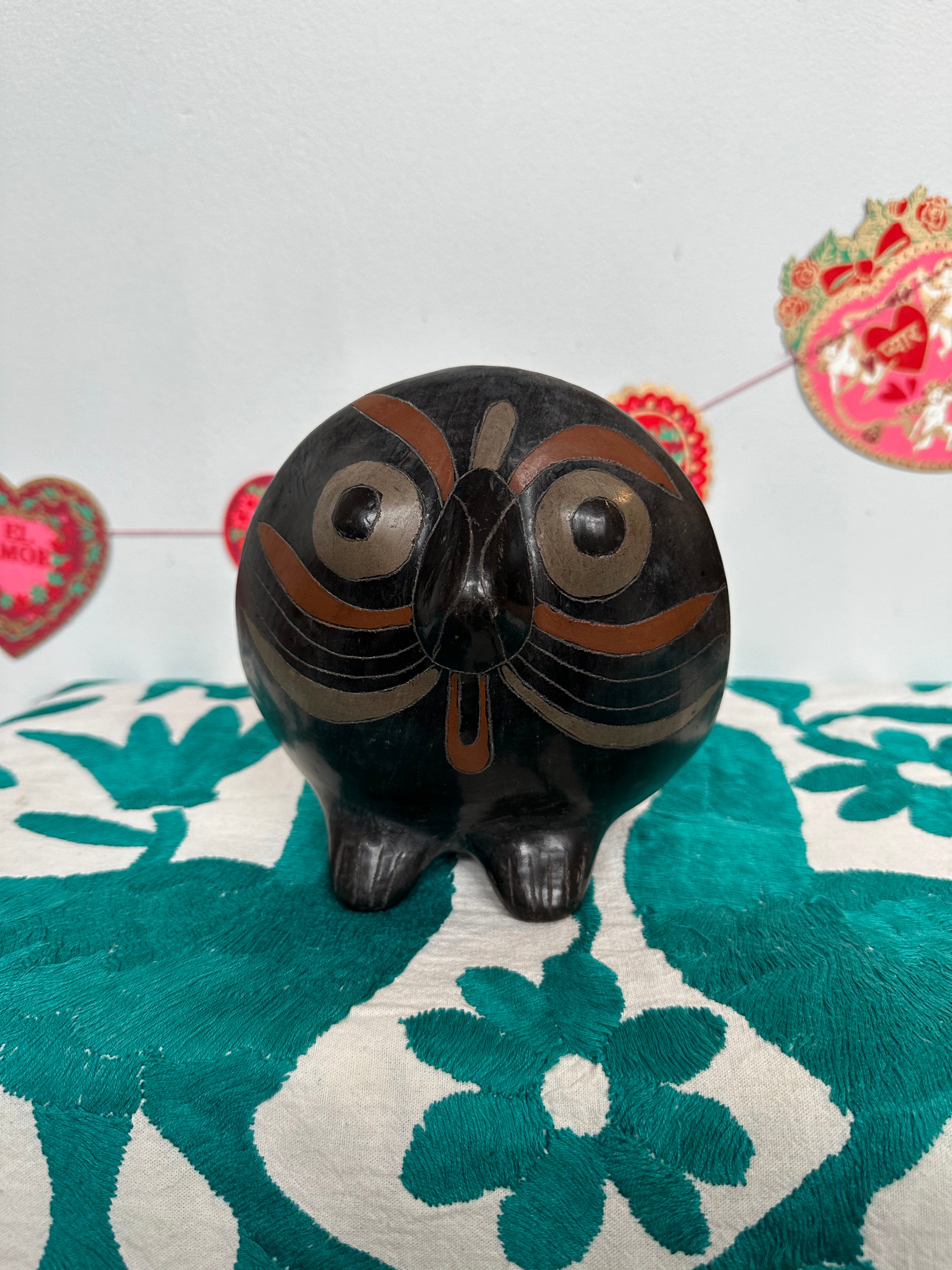 Love Bird | Large Moody Black Clay Tonála