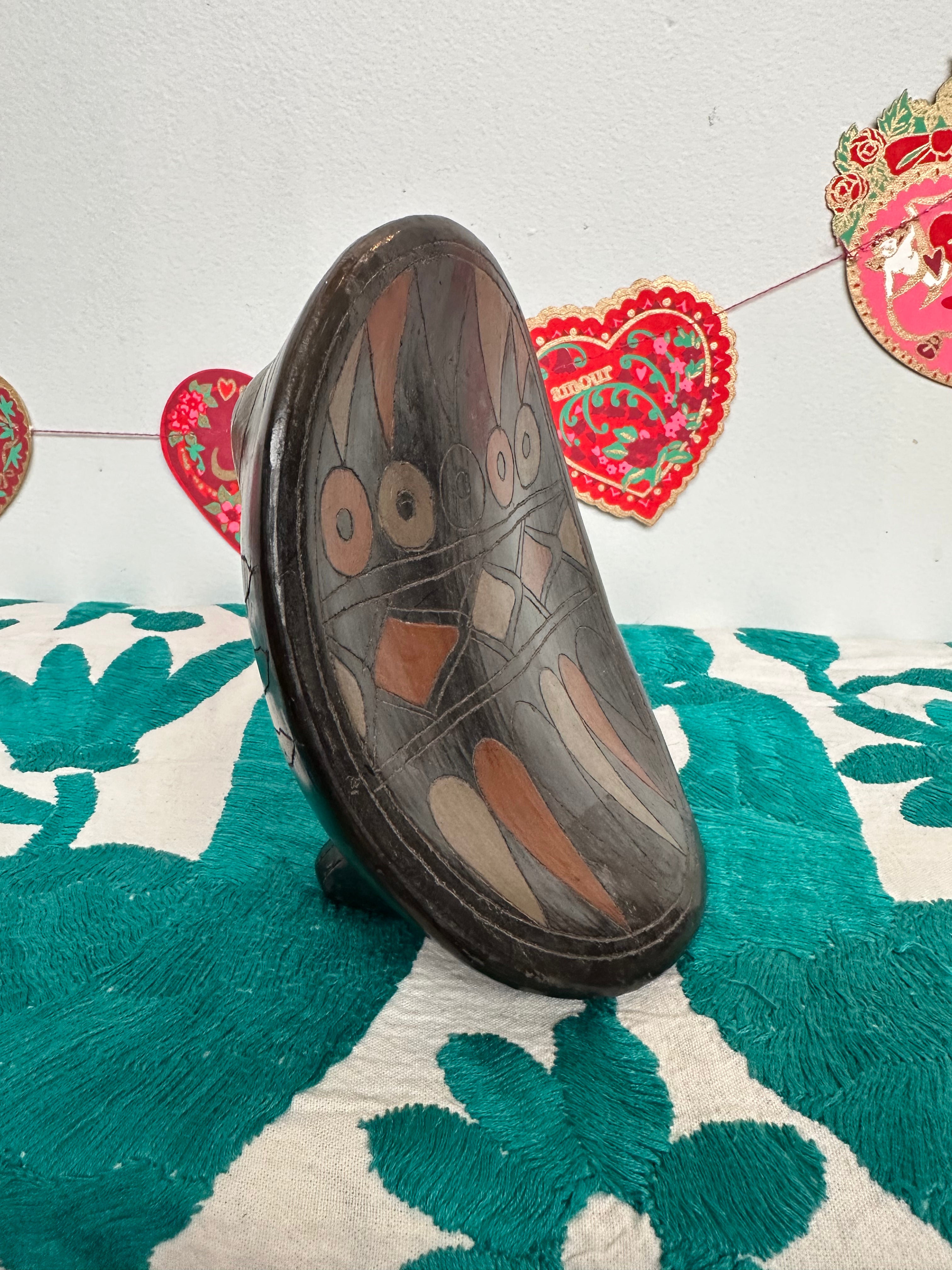 Love Bird | Large Moody Black Clay Tonála