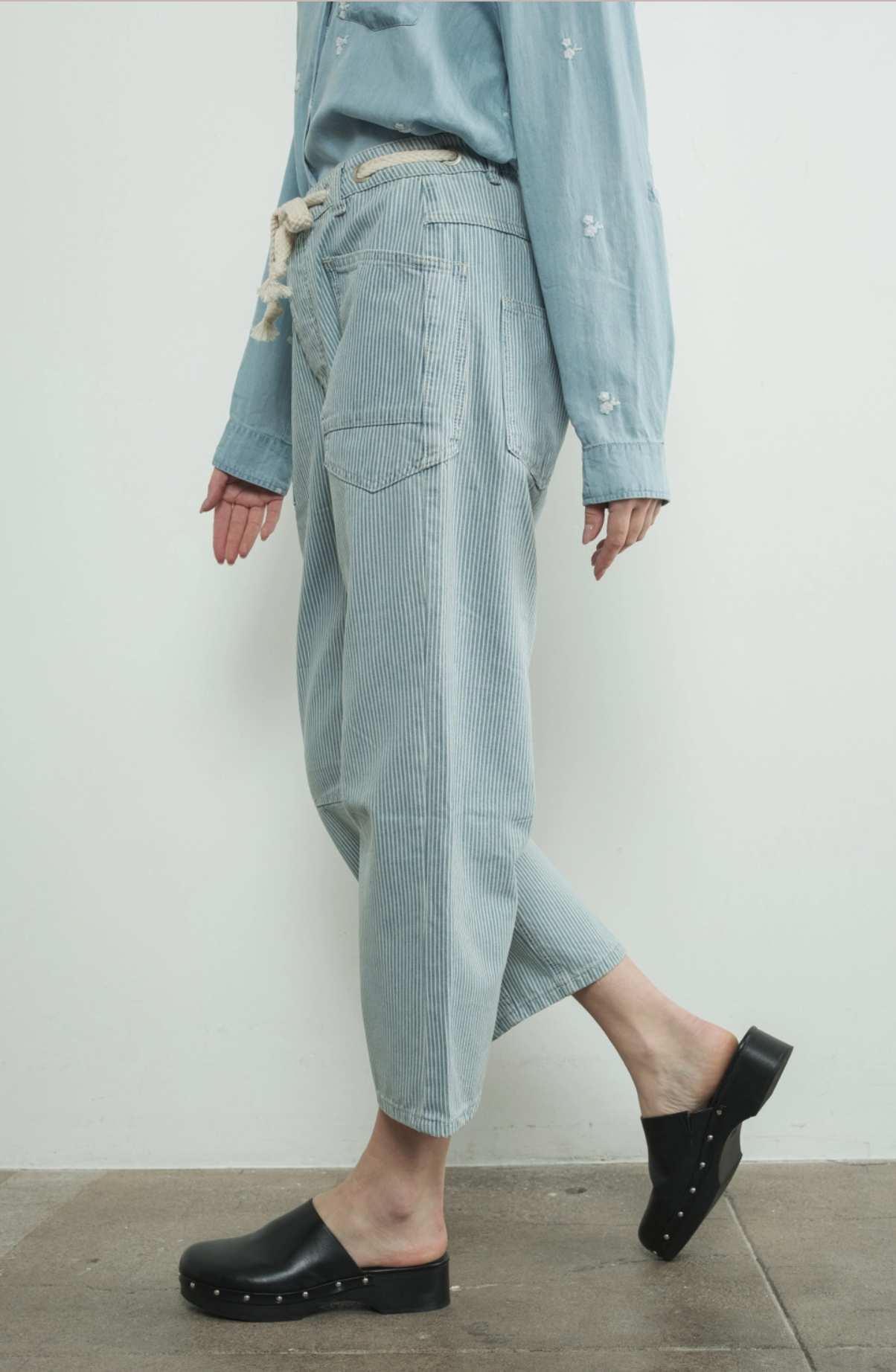 Barrel Denim Pants With Eyelet Waist In Striped Denim