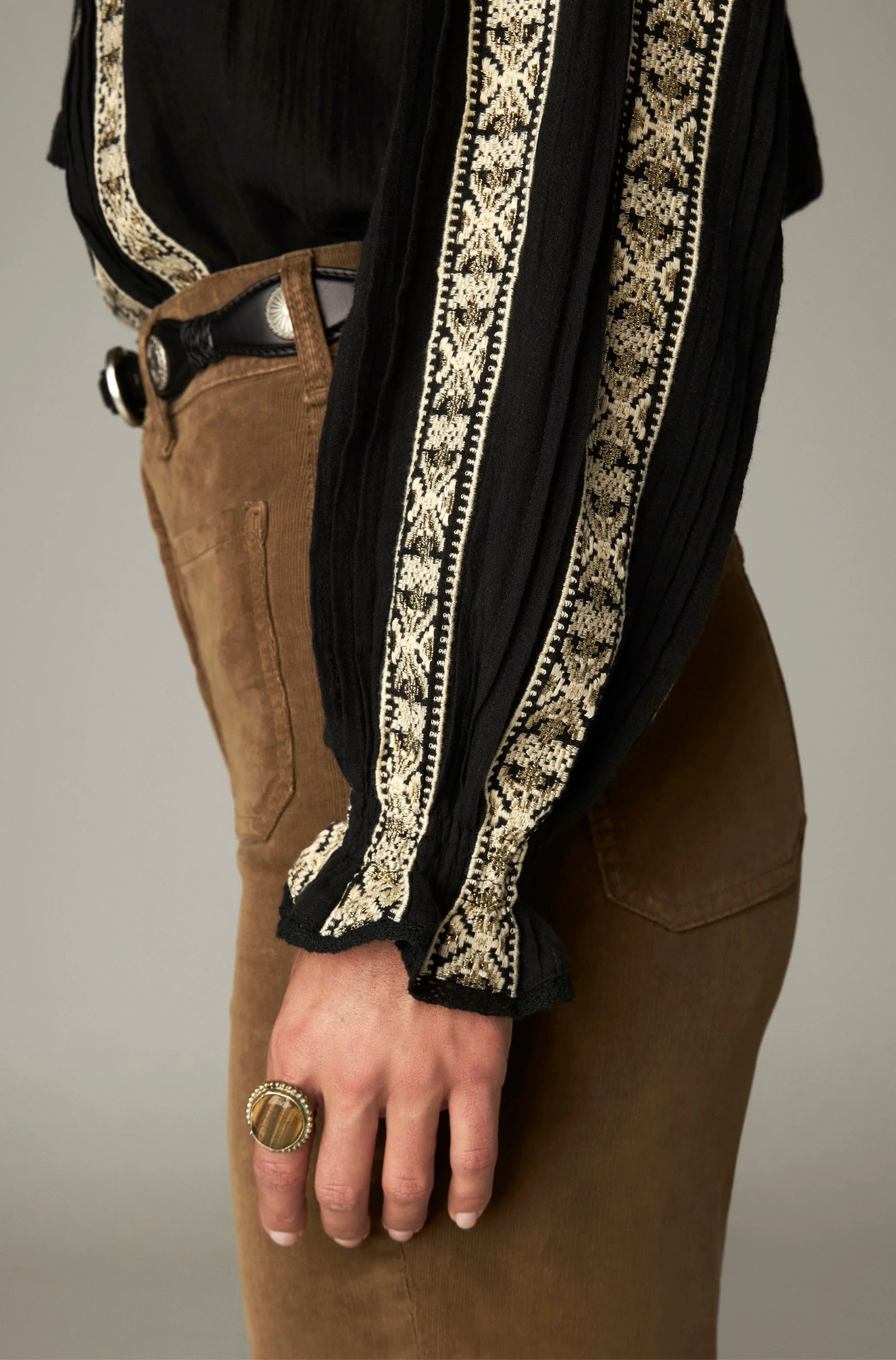 Rose Blouse — Noir by Maison Hotel