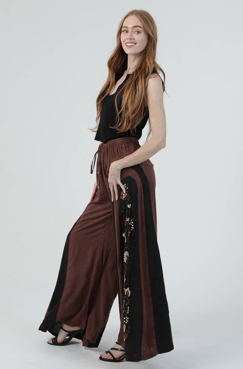 B3823-EMB DRAWSTRING PANT WITH EMBROIDERY DOWN SIDE